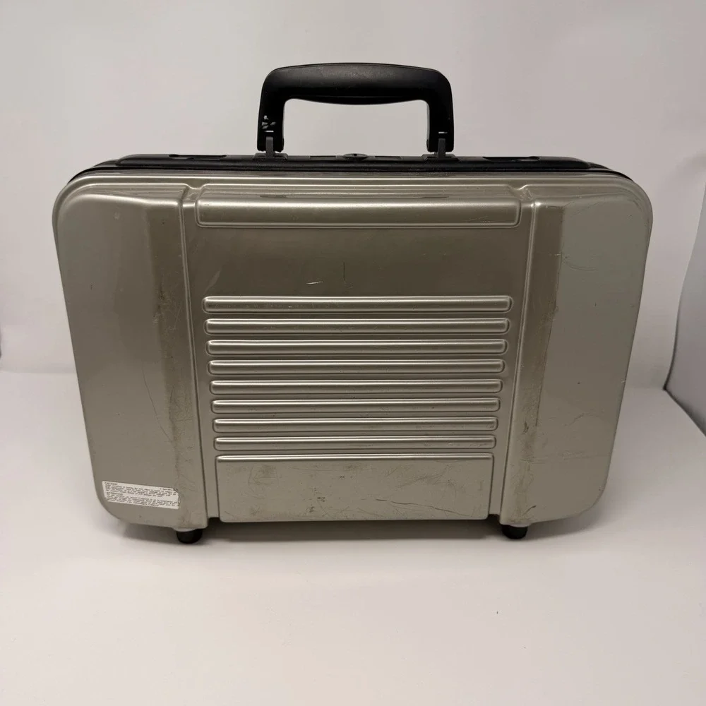 1985 Vintage Sony Video 8 Handycam CCD-M8u 8mm‎ Camera Recorder Hard CASE ONLY